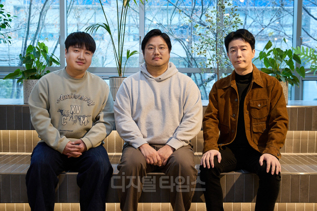 민경훈(사진 왼쪽부터) 마비노기 디렉터, 최원준 넥슨 라이브본부장, 김동건 데브캣 대표. 넥슨 제공